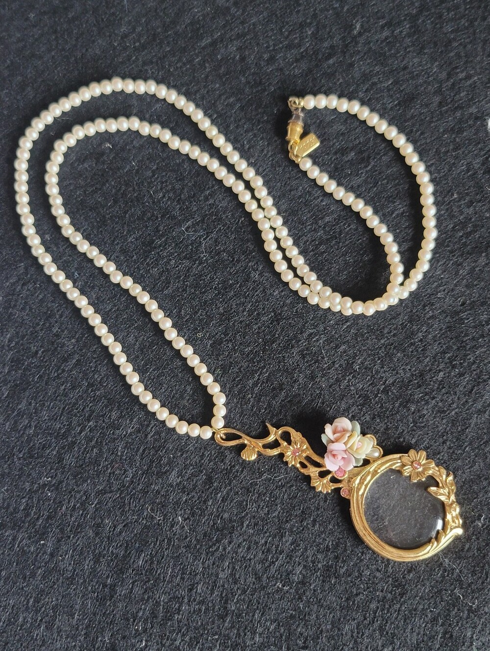 1928 Necklace Faux Pearls, Magnifying Glass Pendant, Porcelain Roses -Estate Vtg